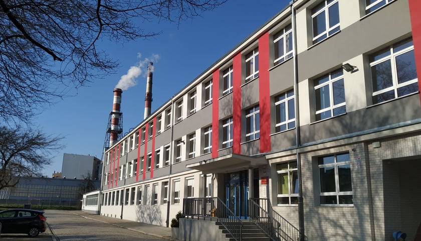 Na zdjęciu budyneku III LO we Wrocławiu