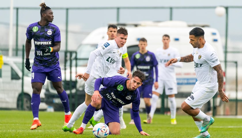 Na zdjęciu piłkarze Śląska Wrocław podczas sparingu z Ujpest FC podczas obozu w tureckim Belek