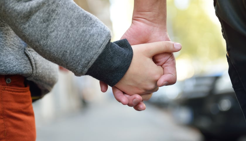We Wrocławiu pod opieką 602 rodzin zastępczych jest 780 dzieci. W domach dziecka przebywa wciąż 400