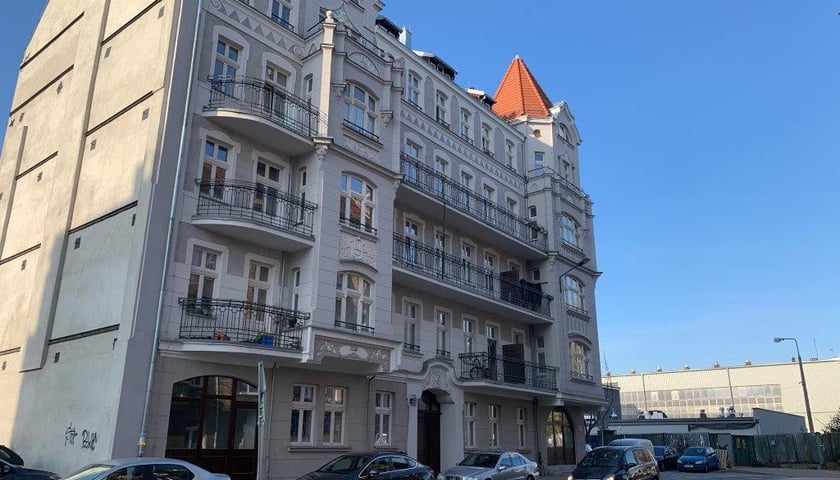 Rewitalizacja kamienicy przy ul. Kurkowej 40-42. Wykonawca: Zarząd Zasobu Komunalnego. 