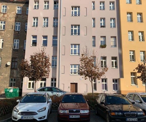 Biskupa Tomasza I-go 18 koszt prac - 2,5 mln zł. Wykonawca: Zarząd Zasobu Komunalnego. 