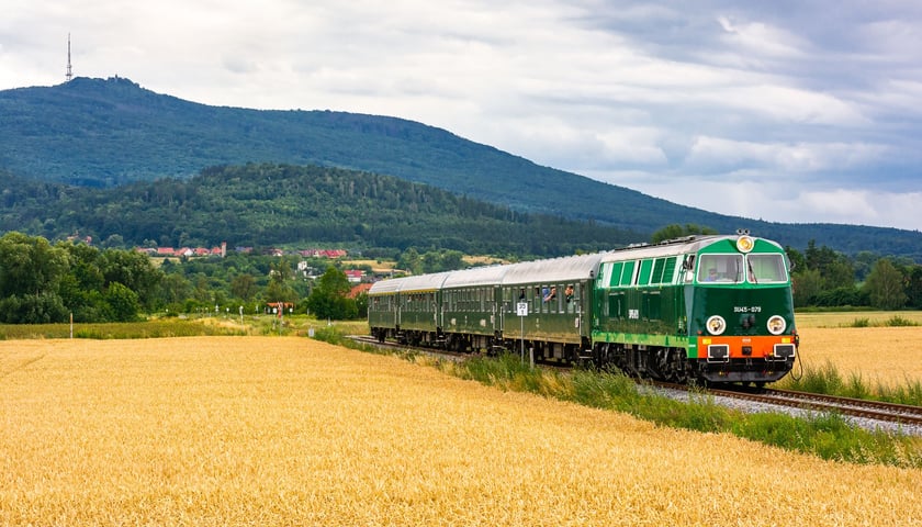 Pociąg retro 2023 wyruszy w podróż po Dolnym Śląsku już w połowie kwietnia 