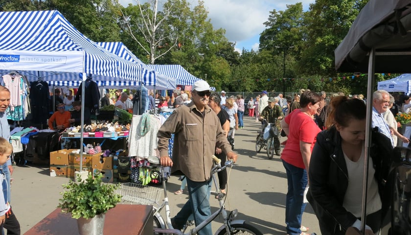 Otwarcie targowiska fot. Jarek Ratajczak