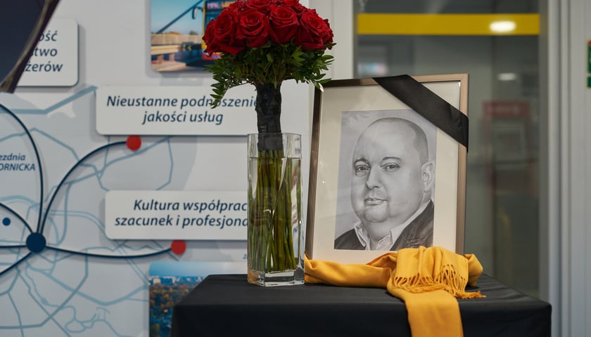 Księga kondolencyjna jest wystawiona w siedzibie wrocławskiego MPK przy ulicy Prusa 75-79 od poniedziałku (23.01.) do piątku (27.01.) w godzinach 8.00 – 16.00.