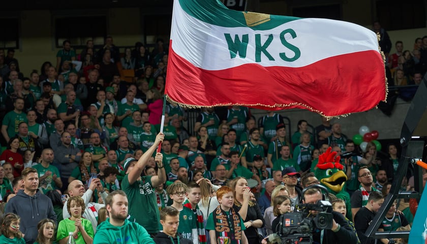 Mecz koszykówki Śląsk Wrocław - Anwil Włocławek, 28.01.2023. Na zdjęciu kibice na trybunach