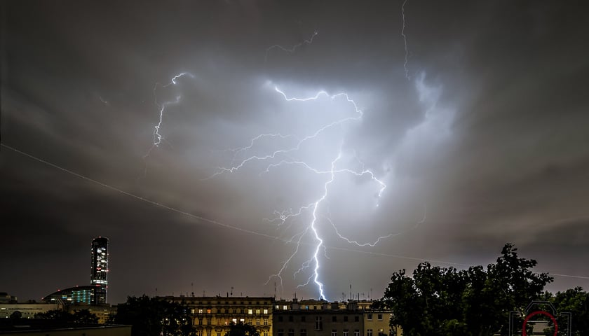 s-yszeli-cie-w-nocy-ten-grzmot-z-wtorku-31-stycznia-na-rod-1-lutego