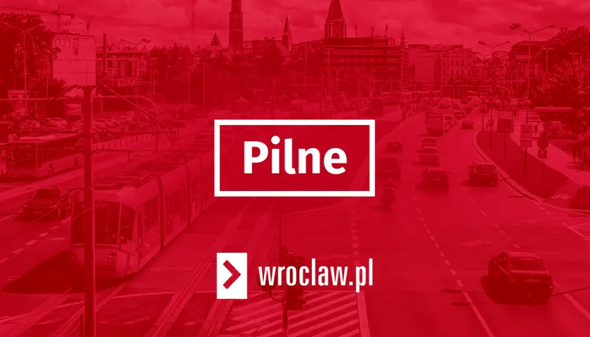 Czerwona plansza z napisem "pilne"