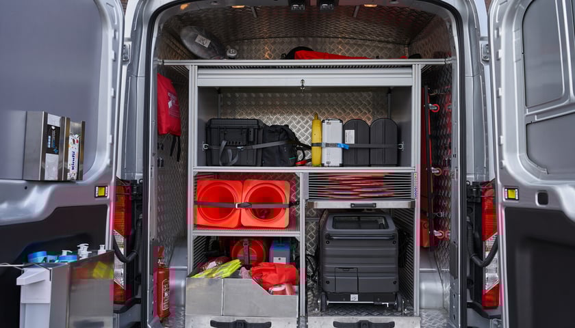 Na zdjęciu nowy policyjny Ford Transit