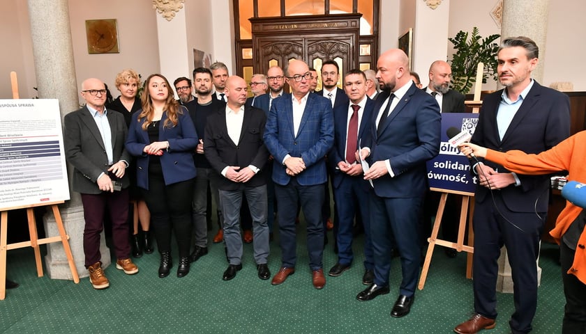 <p>Uczestnicy konferencji prasowej na temat powołania nowego wiceprezydenta Wrocławia bartłomieja Ciążyńskiego</p>