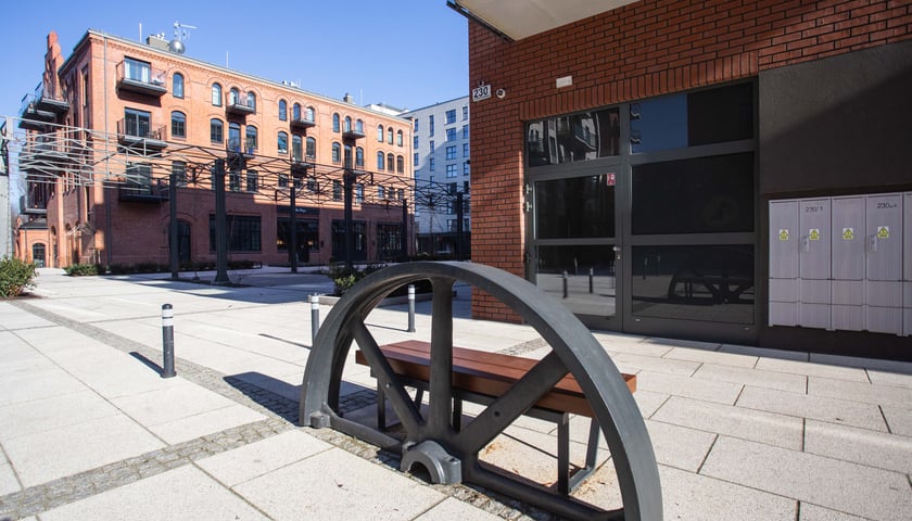 <p>Browary Wrocławskie powstały w miejscu, gdzie od początku XIX wieku istniał "Brauerei Pfeifferhof'', Carla Scholtza, a po 1945 r. Browar Piastowski. Historia tego miejsca została zachowana w nowym wydaniu powstającego tu od kilku lat osiedla.&nbsp;</p>