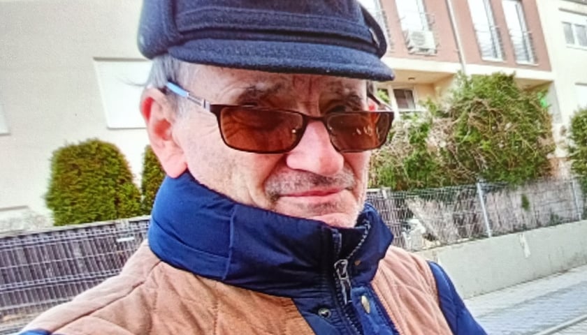 Na zdjęciu: Franciszek Śnigór w okularach i nakryciu głowy