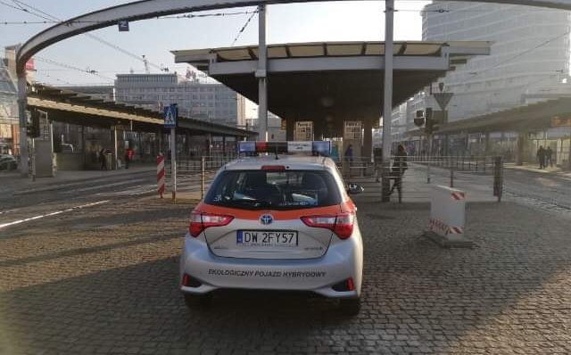 MPK wysyła na ulicę więcej przegubowych autobusów i monitoruje napełnienia 