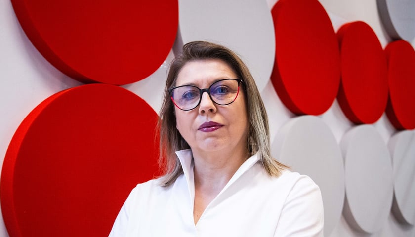 <p>Karina Szymańska-Szewczyk, wrocławianka, kt&oacute;ra pomogła dziesiątkom Ukraińc&oacute;w goszcząc ich we własnym domu</p>