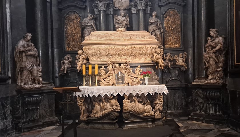 Sarkofag ze szczątkami bł. Czesława w kościele dominikanów we Wrocławiu