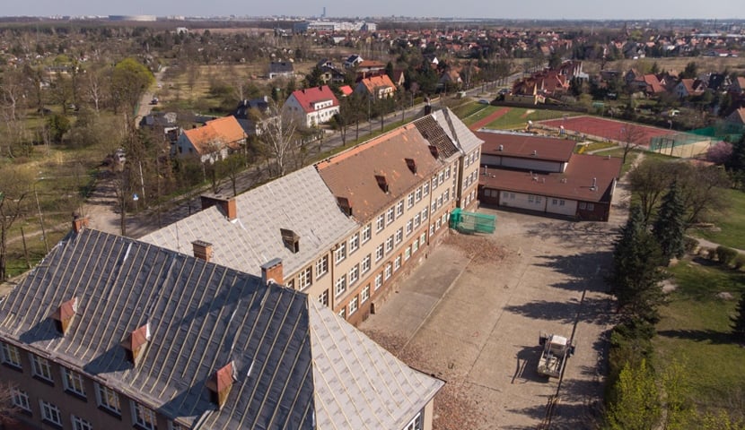  Remont dachu oraz wejścia do SP nr 95 przy ul. Starogajowej na Stabłowicach będzie kosztował ponad 1,2  mln zł. 