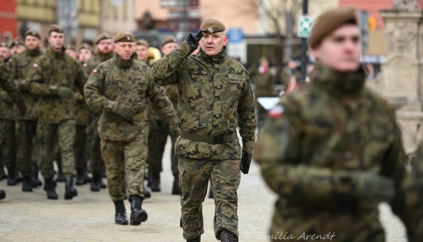 Żołnierze 16. Dolnośląskiej Brygady Obrony Terytorialnej podczas uroczystego składania przysięgi (Dzierżoniów 26 lutego 2023) 