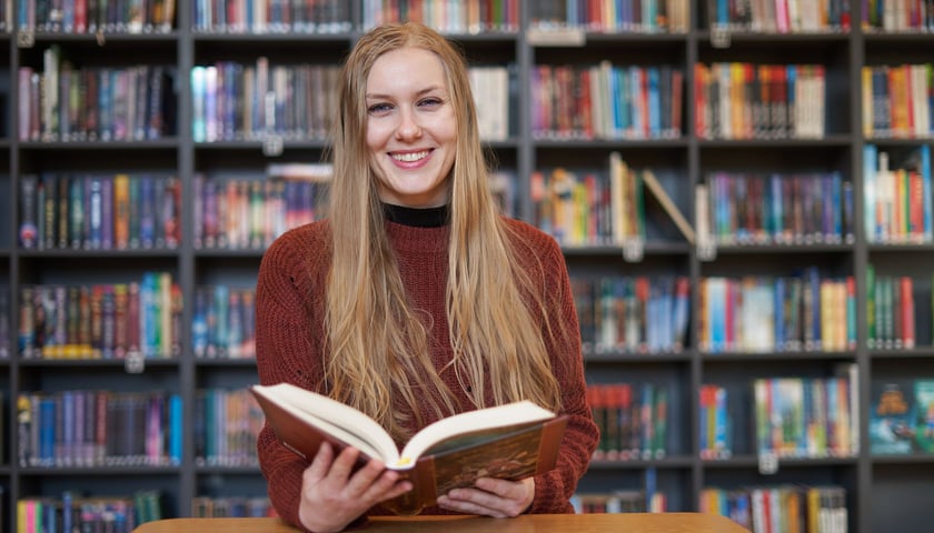 Na zdjęciu Mariia Tsintso z biblioteki przy ul. Piłsudskiego