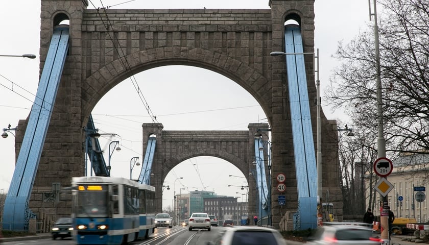 Na zdjęciu: Most Grunwaldzki, gdzie po poważniejszych naprawach torowiska wróci kilka linii tramwajowych, które przez kilka dni jeździły objazdem 