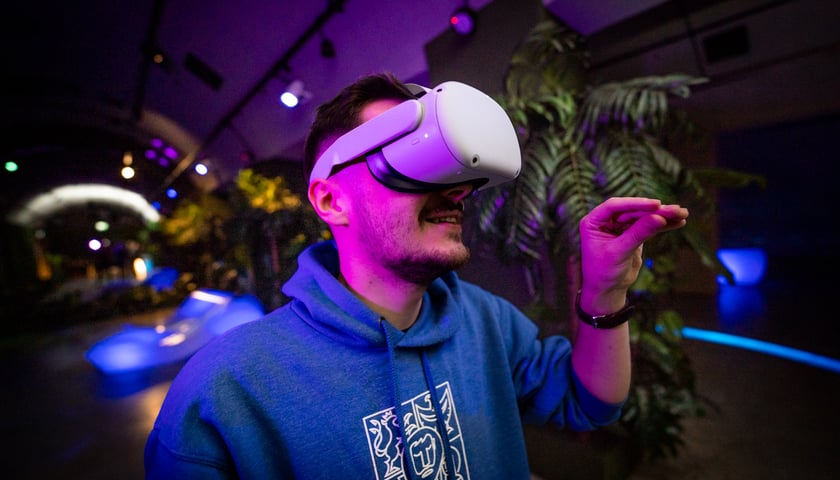 Od początku ferii zimowych w strefie relaksu Hydropolis pojawiły się okulary VR. To technologia umożliwiająca przeniesieni się do wirtualnej rzeczywistości