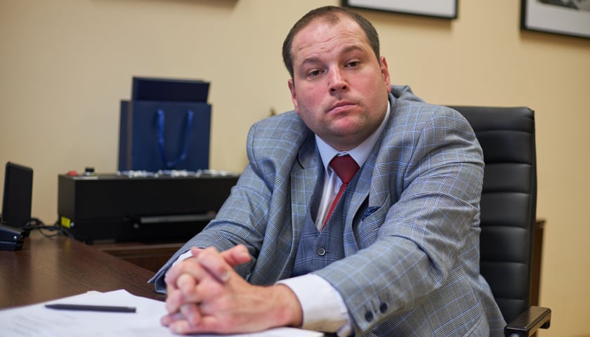 <p>Według specjalist&oacute;w od ekonomii podniesienie skali odpisu z 1% na 1,5%, przy jednoczesnym podniesieniu kwoty wolnej od podatku, spowoduje spadek kwot przekazywanych dla organizacji pozarządowych.&nbsp;</p>