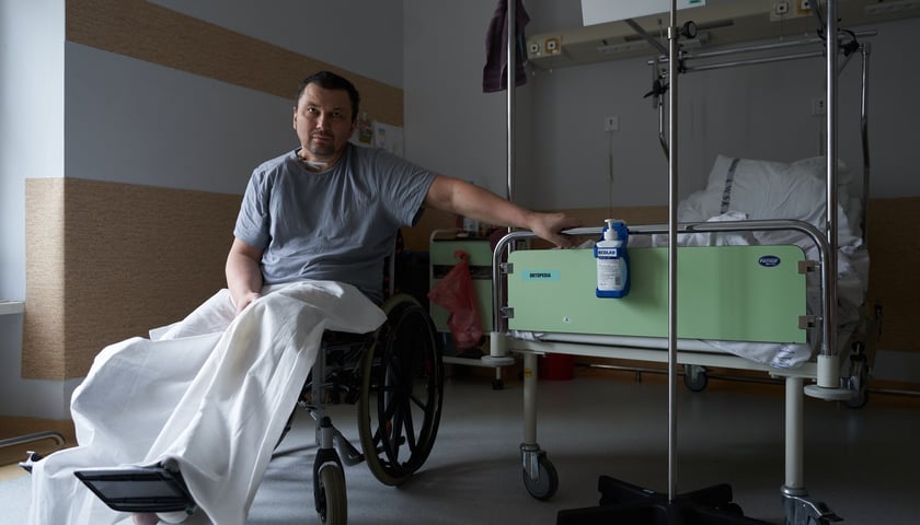 Kostiantyn Fartushnyi , ukraiński czołgista leczony w szpitalu wojskowym we Wrocławiu
