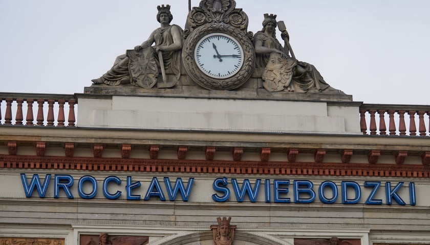 Zegar na Dworcu Świebodzkim we Wrocławiu