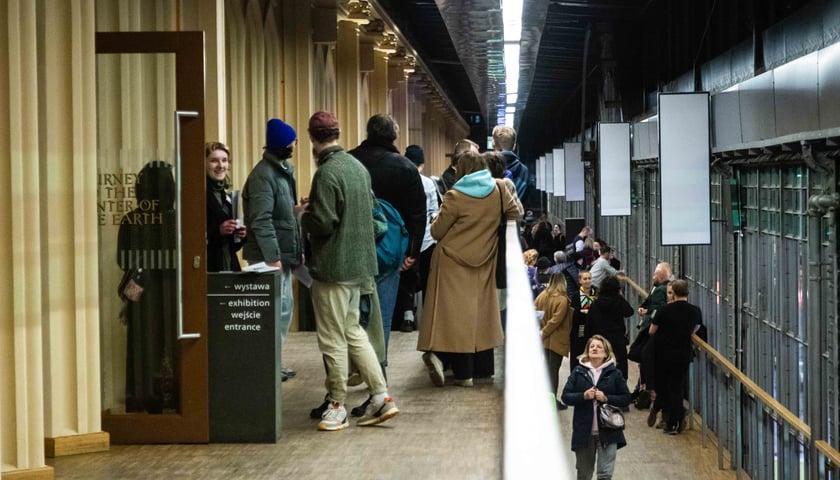 Na zdjęciu wernisaż „Podróż do wnętrza Ziemi” w Galerii BWA Wrocław Główny