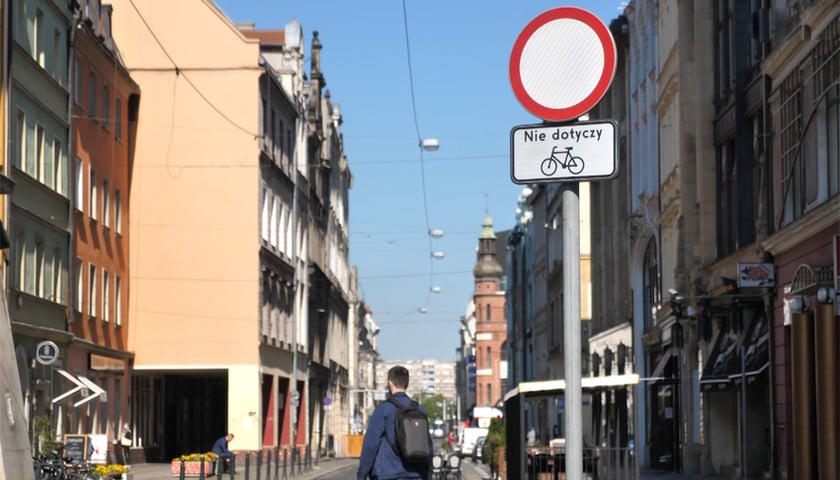 Mobilny Wrocław po pandemii – ułatwienia dla pieszych i rowerzystów, darmowe parkowanie pod NFM