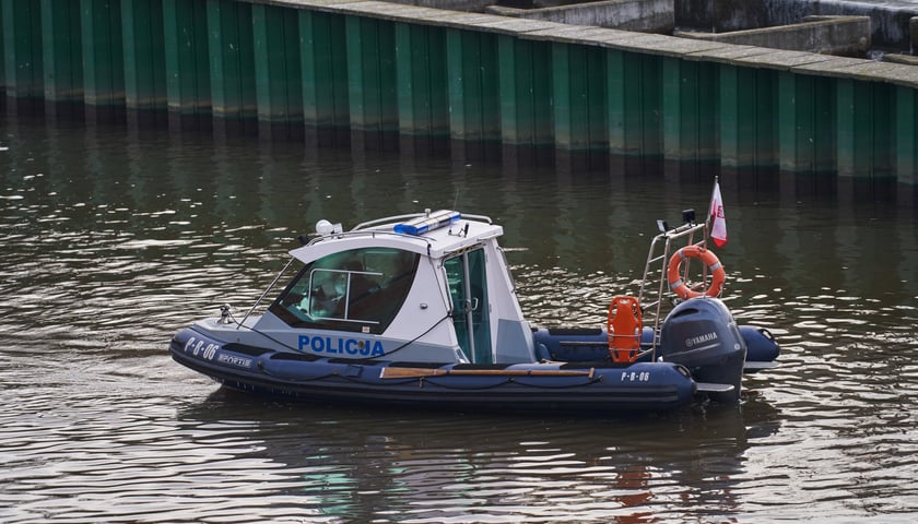 Na zdjęciu ilustracyjnym: łódź policyjna na Odrze