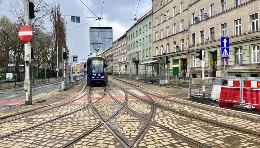 Tak jeszcze wygląda skrzyżowanie ulic Pułaskiego i Małachowskiego. 1 kwietnia wejdą na nie torowcy.