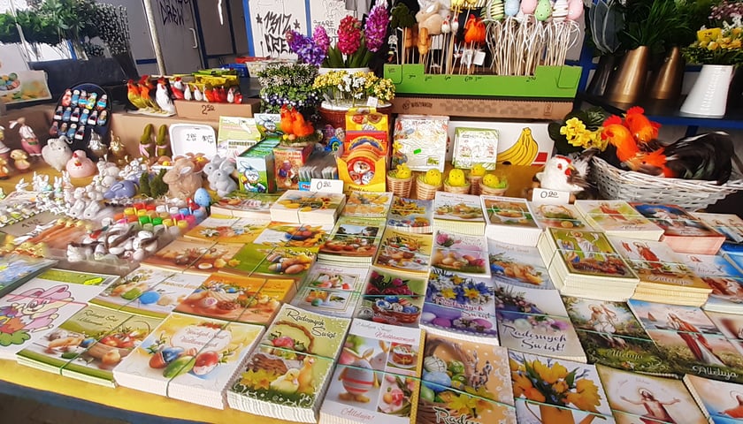 Bazar Komandor, ul. Radosna 38 we Wrocławiu - przed Wielkanocą