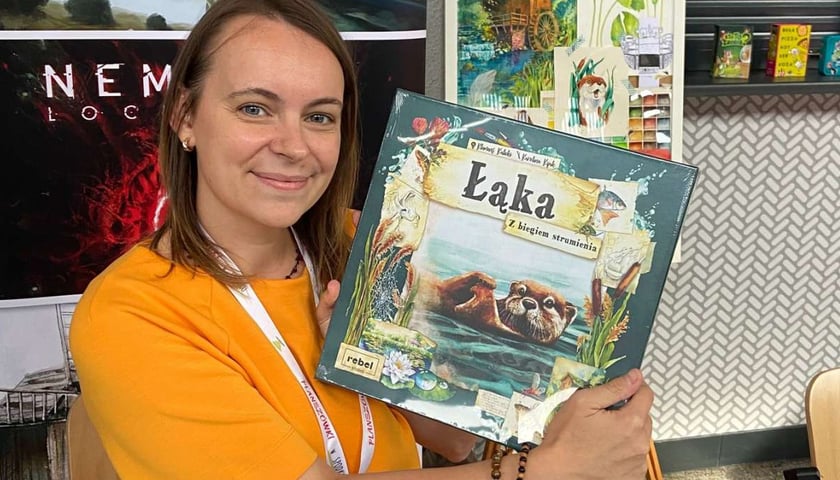 Karolina Kijak, ilustratorka gry planszowej ?Łąka? będzie gościem festiwalu