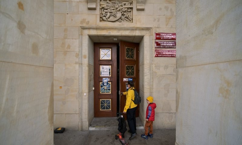 Від 1 квітня біженці отримуватимуть дозвіл на проживання
