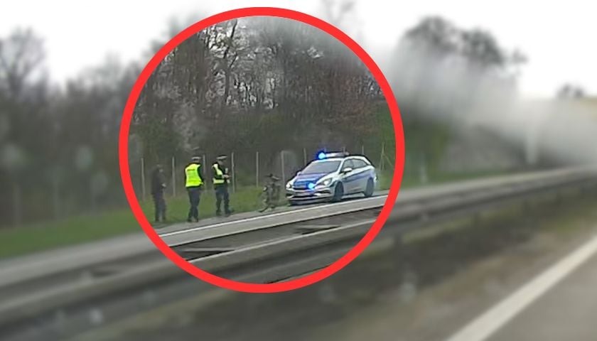 Policjanci z wydziału ruchu drogowego zatrzymali rowerzystę, który mimo zakazu wjechał na autostradę.