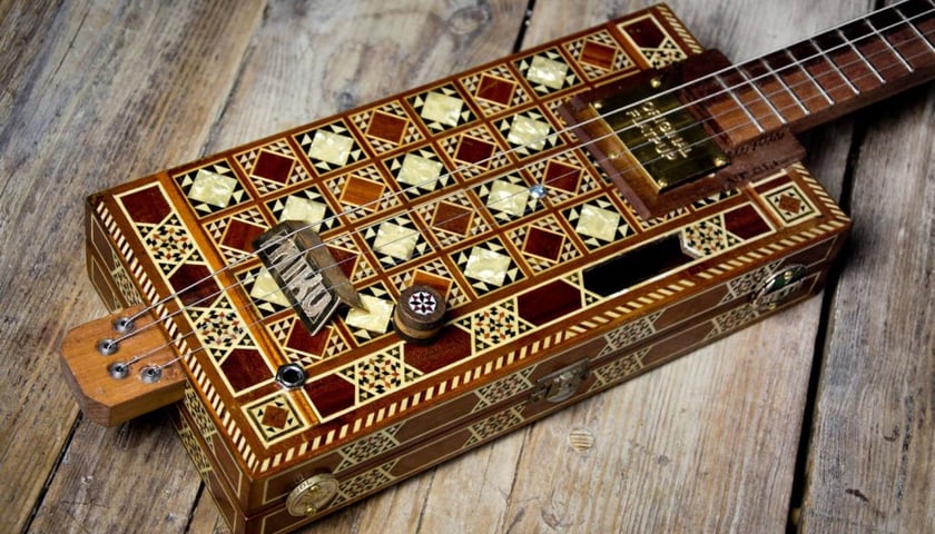 Instrument o nazwie MIKU 4 E