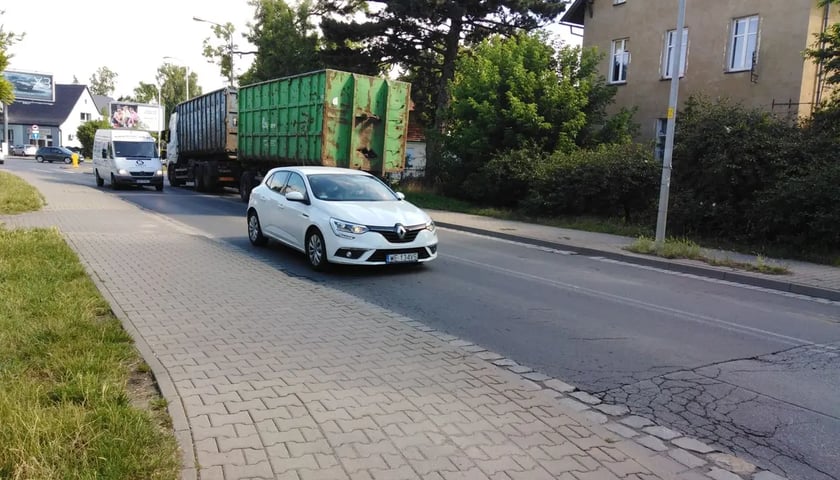 Budowa przejścia dla pieszych z przejazdem rowerowym i ścieżki rowerowej wzdłuż ul. Awicenny