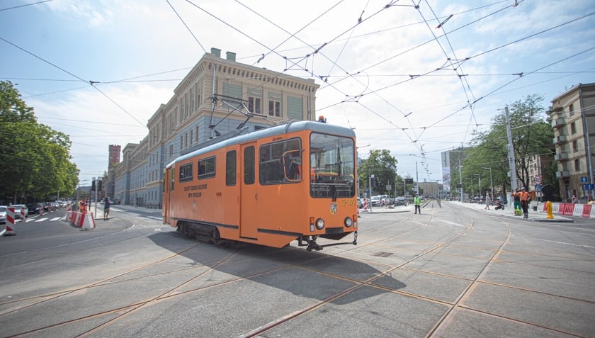 Przejazd testowy po nowym torowisku odbył się tramwajem technicznym G-071. 