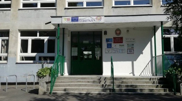 Szkoła przy Skarbowców z windą i toaletą dla niepełnosprawnych