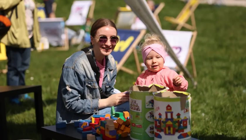 Piknik i gra terenowa na Popowicach zorganizowane przez Wrocławskie Centrum  Rozwoju Społecznego