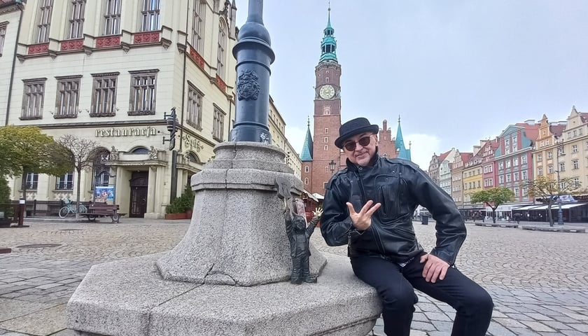 Leszek Cichoński, wybitny gitarzysta i organizator Gitarowego Rekordu Guinnessa we Wrocławiu