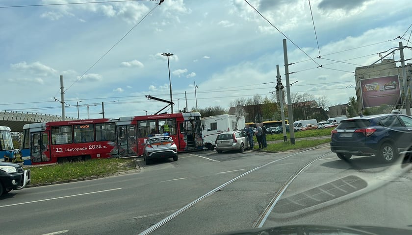 Zderzenie pojazdów na pl. Społecznym