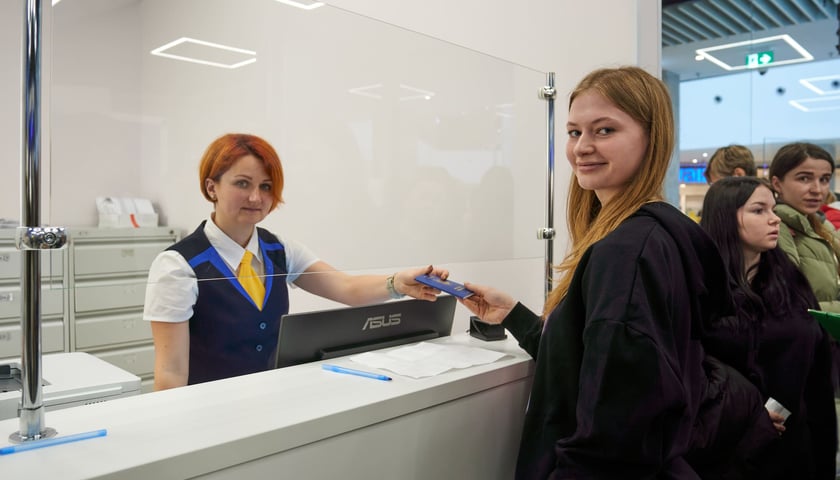 Punkt paszportowy dla obywateli Ukrainy w Pasażu Grunwaldzkim, zdjęcie ilustracyjne