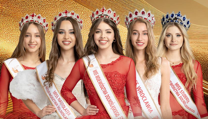 Gala finałowa Miss Nastolatek i Miss Woj. Dolnośląskiego 2023. Na zdjęciu zwyciężczynie z 2022 roku, które dziś przekażą swoje korony