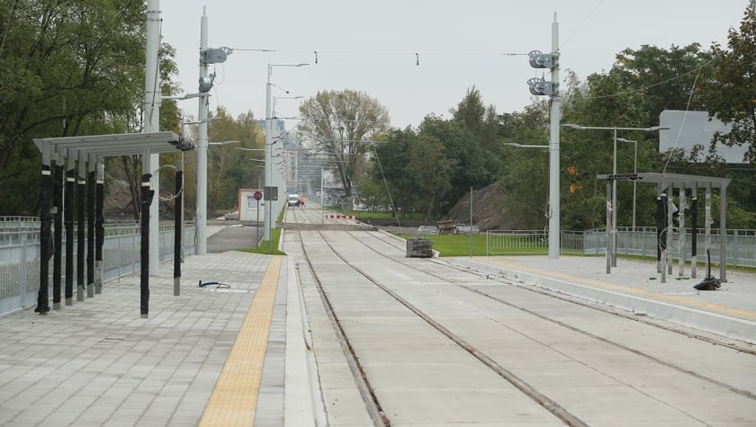 Budowa tramwaju na Nowy Dwór - trasa nabiera kształtów [ZDJĘCIA]