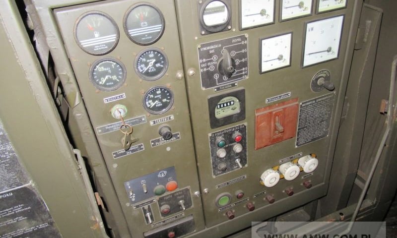 Urządzenie zasilające UZ-150/20 na przyczepie. D-46S z zespołem spalinowo-elektrycznym i wytwornicą pary. Rok produkcji: 1989. Cena: 26000 zł.