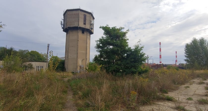wieża ciśnień na terenie projektowanego parku Henrykowskiego