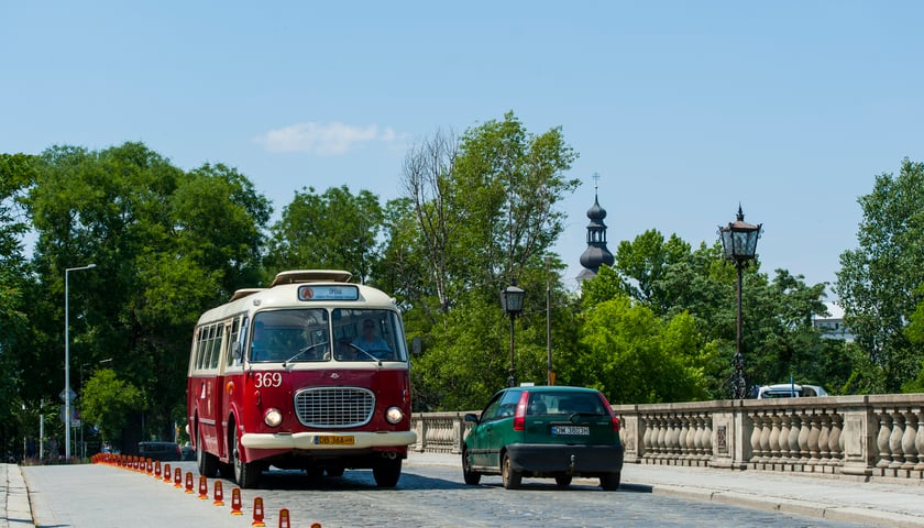 Autobus ogórek czyli Jelcz 272MEX z lat 70. XX w. zawiezie nas na wydarzenia Nocy Muzeów 2023