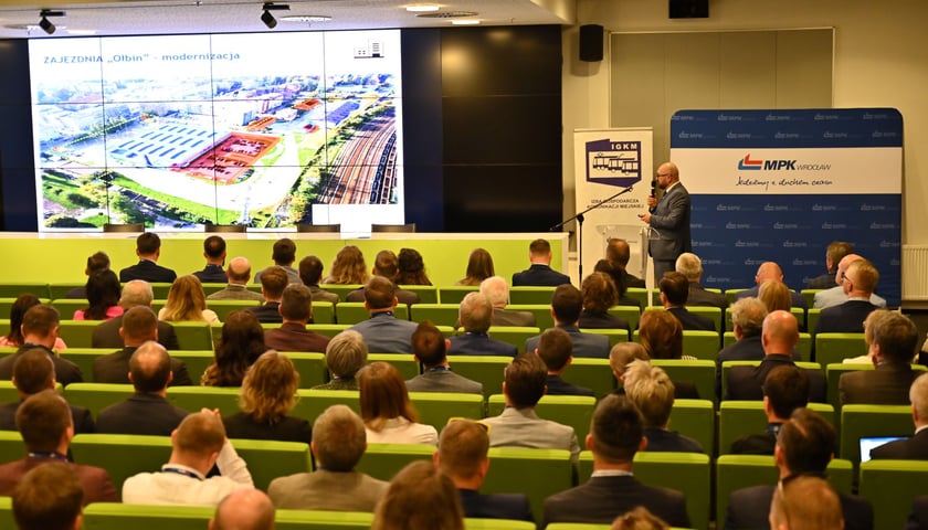 Prezes MPK Wrocław Witold Woźny na Konferencji Komisji Torowej Izby Gospodarczej Komunikacji Miejskiej.