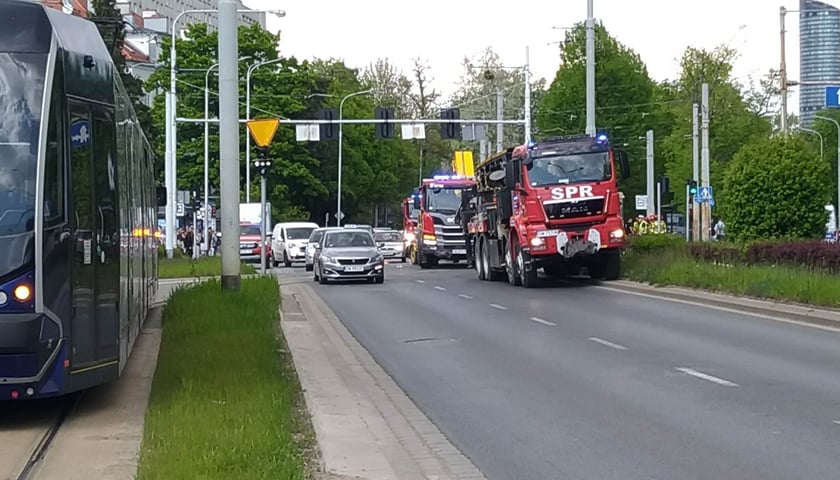 Akcja ratunkowa w związku z wypadkiem na skrzyżowaniu ulic Powstańców Śląskich i Orlej