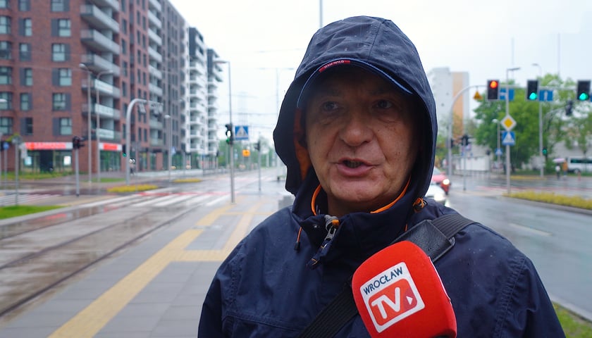 Pan Jerzy do tej pory korzystał z autobusu C. Cieszy się z przesiadki na tramwaj 19.